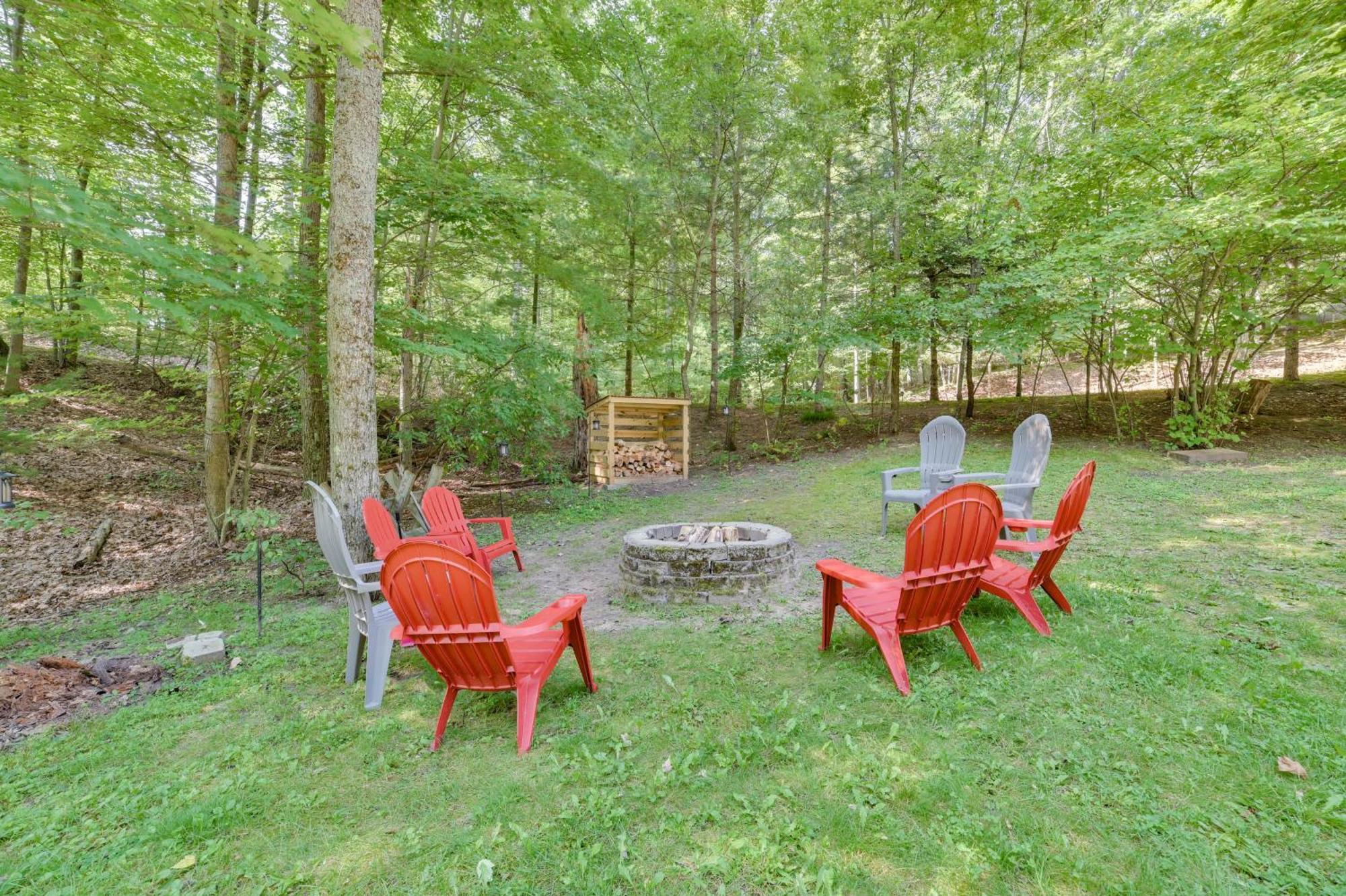 Roscommon Retreat With Deck About 1 Mile To Higgins Lake Zewnętrze zdjęcie